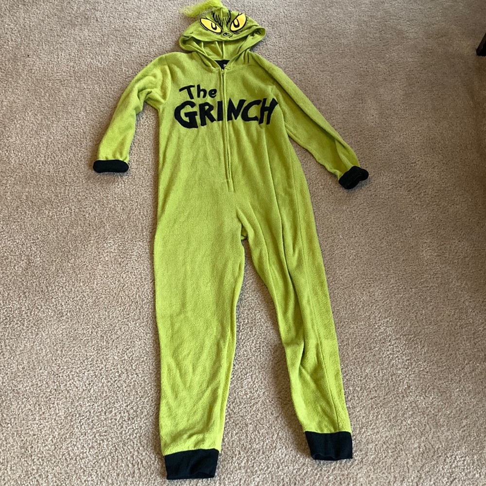 Grinch zip up flannel one piece. Sz medium